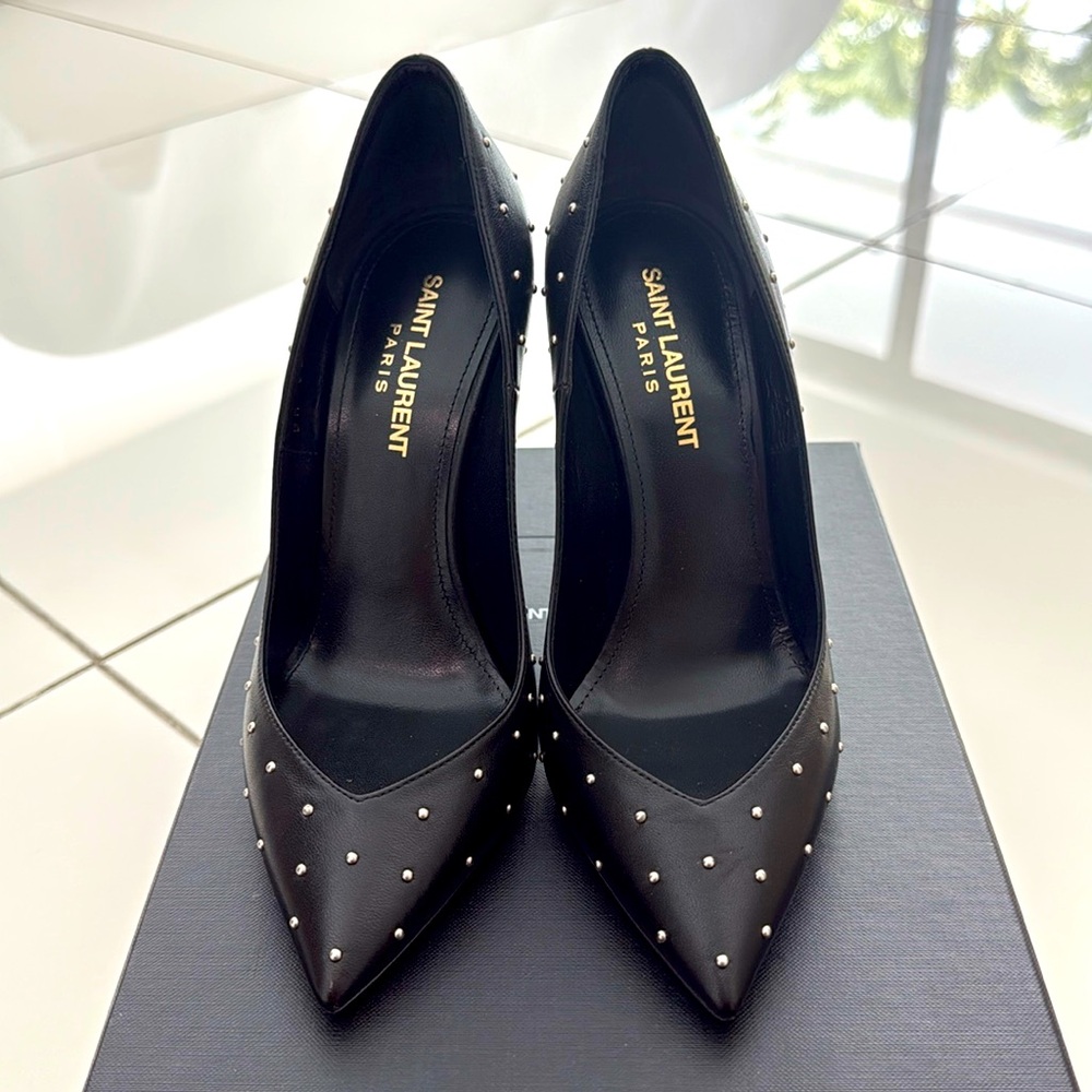 Brand new Saint laurent pumps black leather with studs